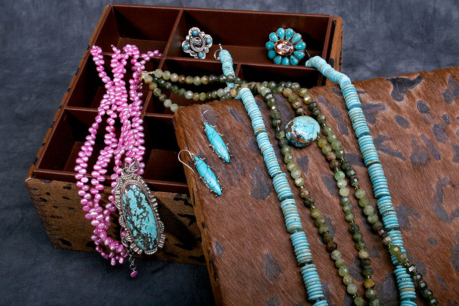 Handcrafted leather goods and jewelry 9