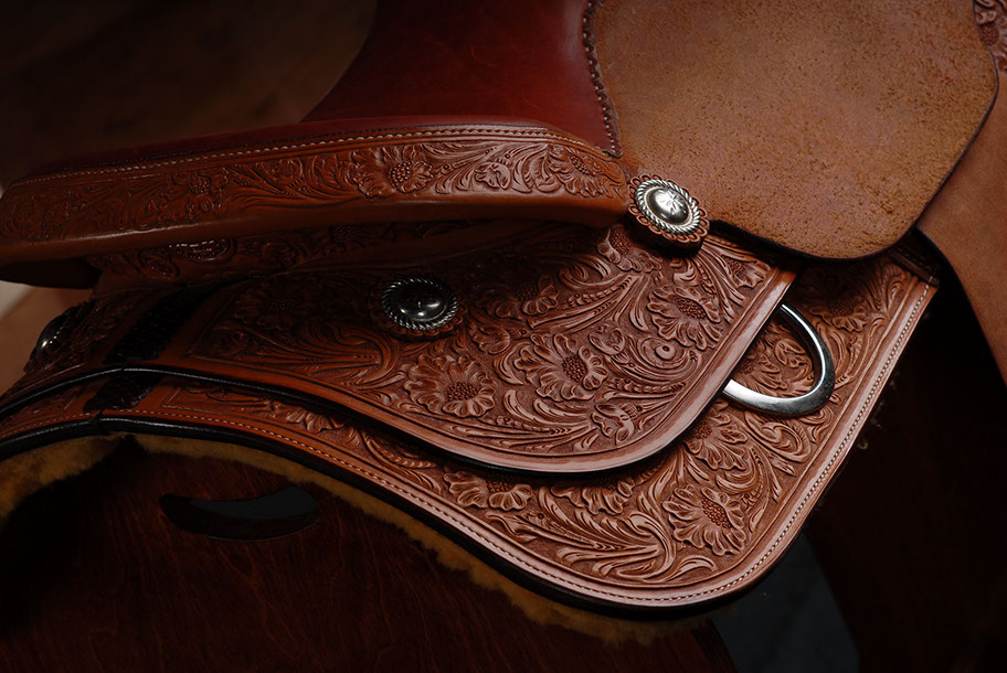 Hand-tooled custom saddle detail 10