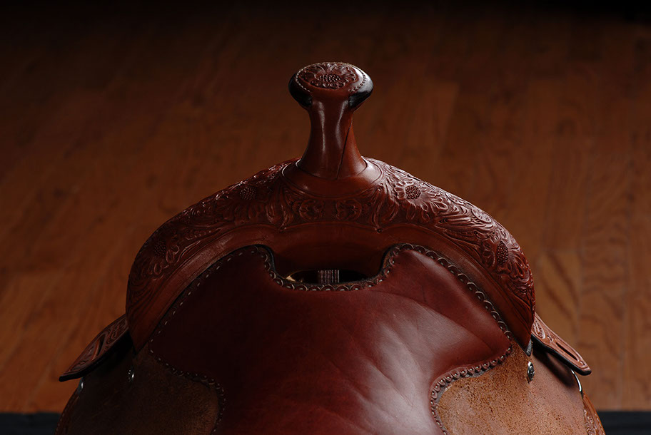 Hand-tooled custom saddle detail 11