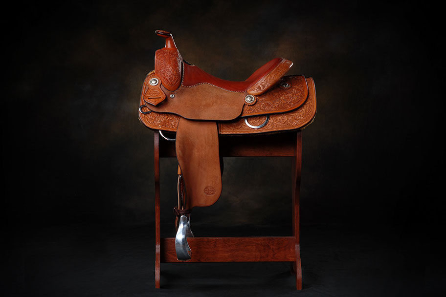 Hand-tooled custom saddle detail 8